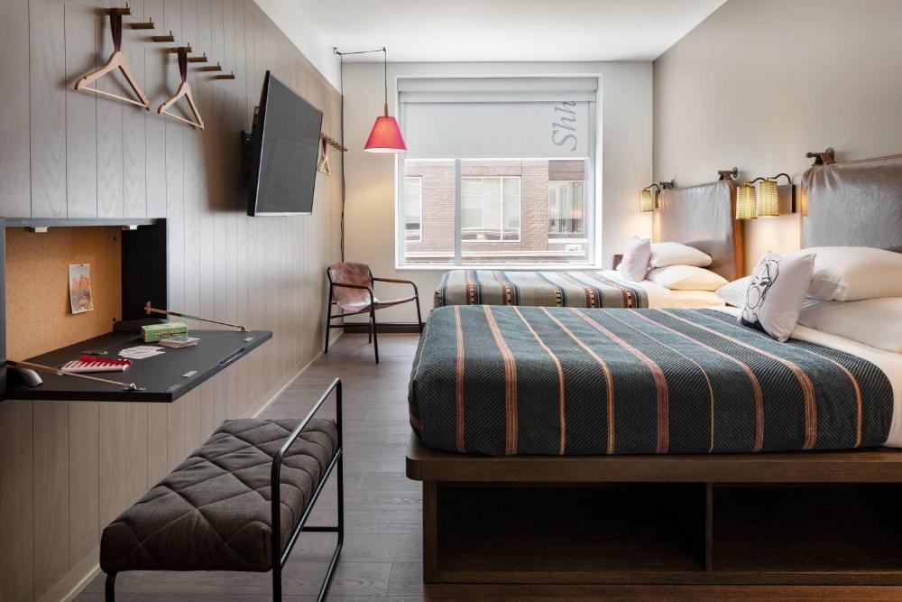 Queen Room with 2 queen beds and Courtyard View interior